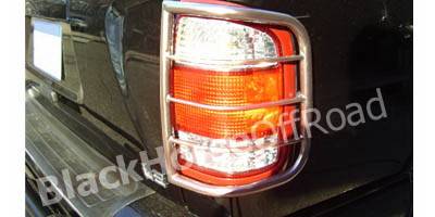 Black Horse - Nissan Pathfinder Black Horse Taillight Guards