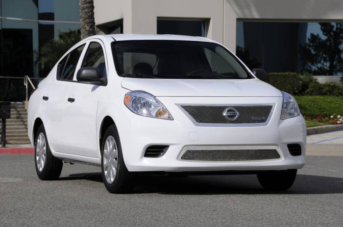 T-Rex - Nissan Versa T-Rex Upper Class Polished Stainless Mesh Grille - 54775