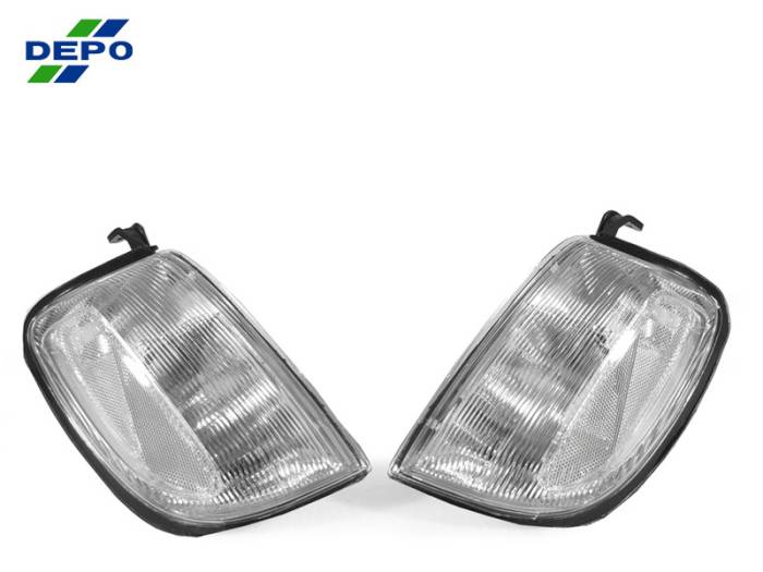 Depo - Nissan Frontier & 2000-2001 Xterra Clear DEPO Front Corner Light