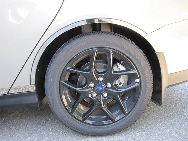 QAA - FORD FOCUS 4dr QAA Stainless 4pcs Wheel Well Accent WQ55346